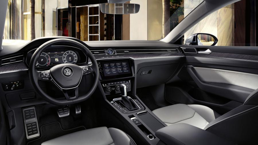 Торпедо Volkswagen Arteon R-Line 2017 года  (WW) (фото 54 из 70)